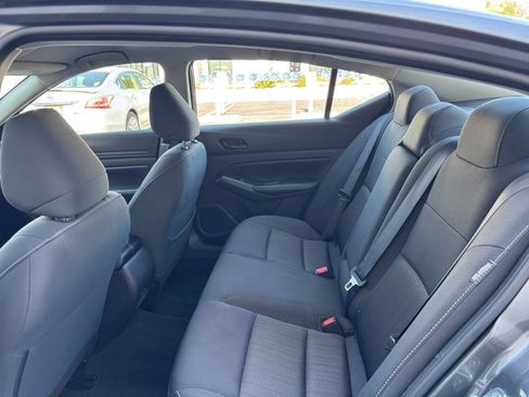 Used 2025 Nissan Altima 2.5 SV FWD image 25