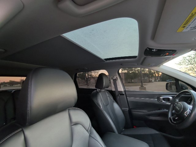Used 2024 Kia Sorento S w/ Panoramic Sunroof Package FWD image 4