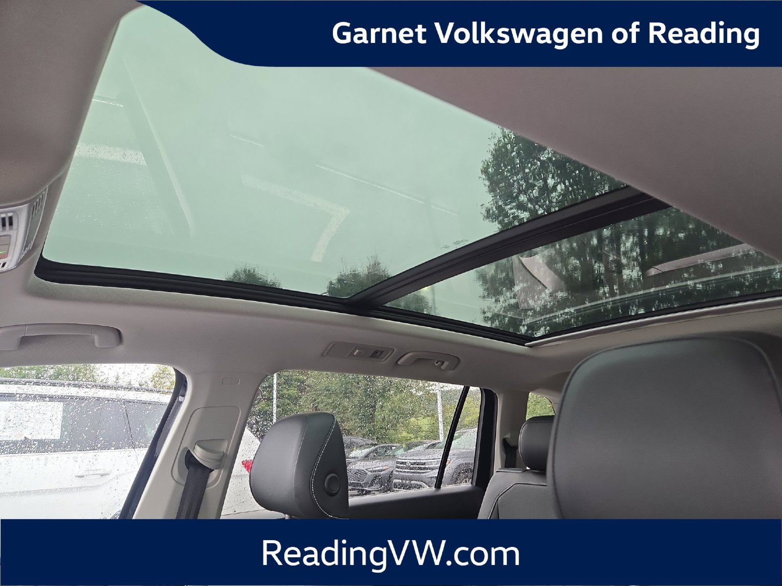 Used 2023 Volkswagen Tiguan SE w/ Panoramic Sunroof Package FWD image 11