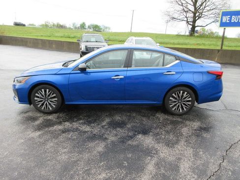 Used 2025 Nissan Altima 2.5 SV image 2