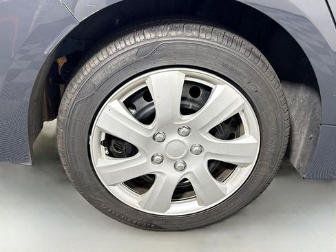 Used 2023 Toyota Corolla LE image 32