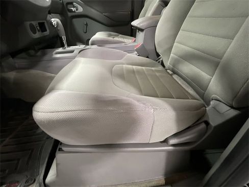 Used 2014 Nissan Frontier S image 18