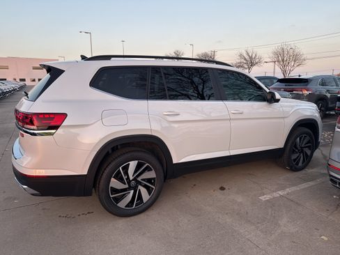 New 2026 Volkswagen Atlas SE FWD image 2