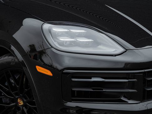 Certified 2024 Porsche Cayenne Coupe AWD/4WD image 37