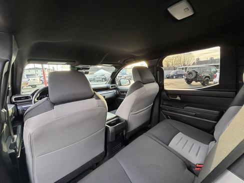 Used 2025 Toyota Tacoma TRD Off-Road image 18