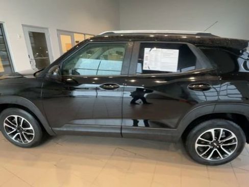 Used 2025 Chevrolet TrailBlazer LT FWD image 7