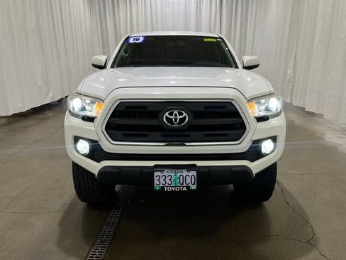 Used 2016 Toyota Tacoma SR5 w/ SR5 Appearance Package (SN) AWD/4WD image 9