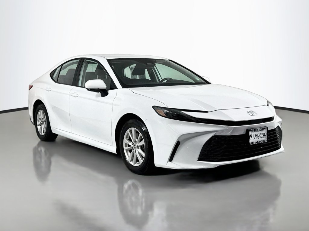 Used 2025 Toyota Camry LE FWD image 4