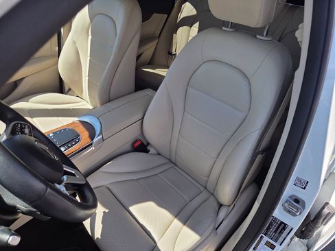Used 2022 Mercedes-Benz GLC 300 4MATIC image 11