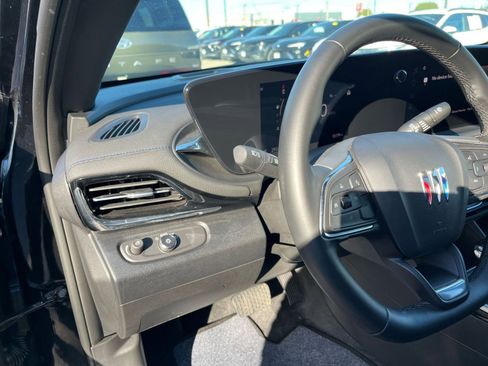 Used 2025 Buick Envista Sport Touring image 33