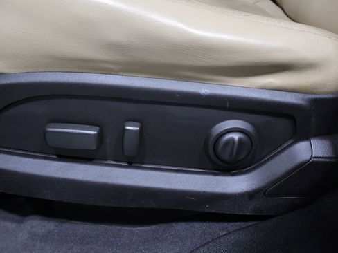 Used 2011 Chevrolet Traverse LTZ AWD/4WD image 12