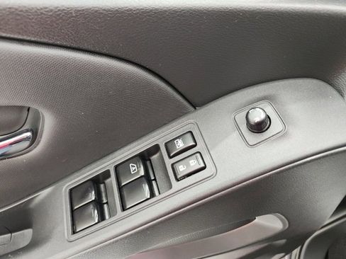 Used 2024 Nissan Frontier SV image 43