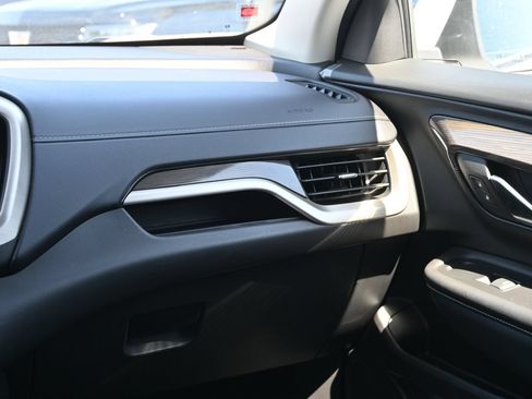 Used 2024 GMC Terrain Denali w/ Denali Premium Package AWD/4WD image 8