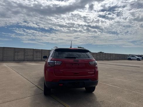 Used 2018 Jeep Compass Trailhawk w/ Leather Interior Group AWD/4WD image 17