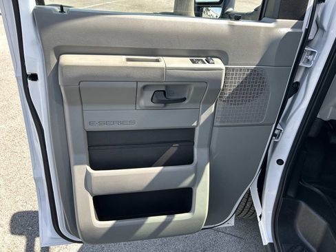 Used 2022 Ford E-350 and Econoline 350 Super Duty RWD image 30