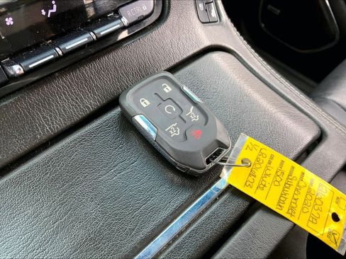 Used 2020 Chevrolet Suburban Premier image 15