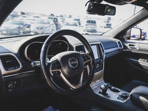 Used 2015 Jeep Grand Cherokee Limited w/ Luxury Group II image 16