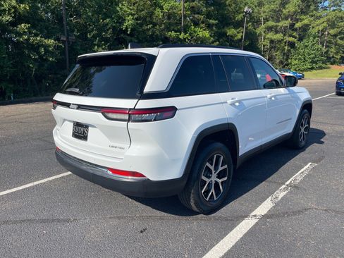 Used 2024 Jeep Grand Cherokee Limited AWD/4WD image 17