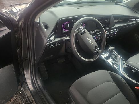 Used 2025 Kia Niro LX FWD image 3