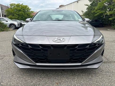 Used 2023 Hyundai Elantra SEL w/ Convenience Package FWD image 2