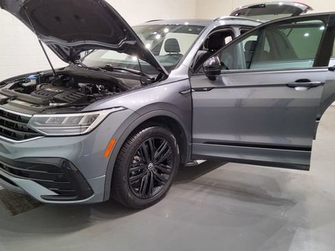 Used 2022 Volkswagen Tiguan SE R-Line FWD image 9