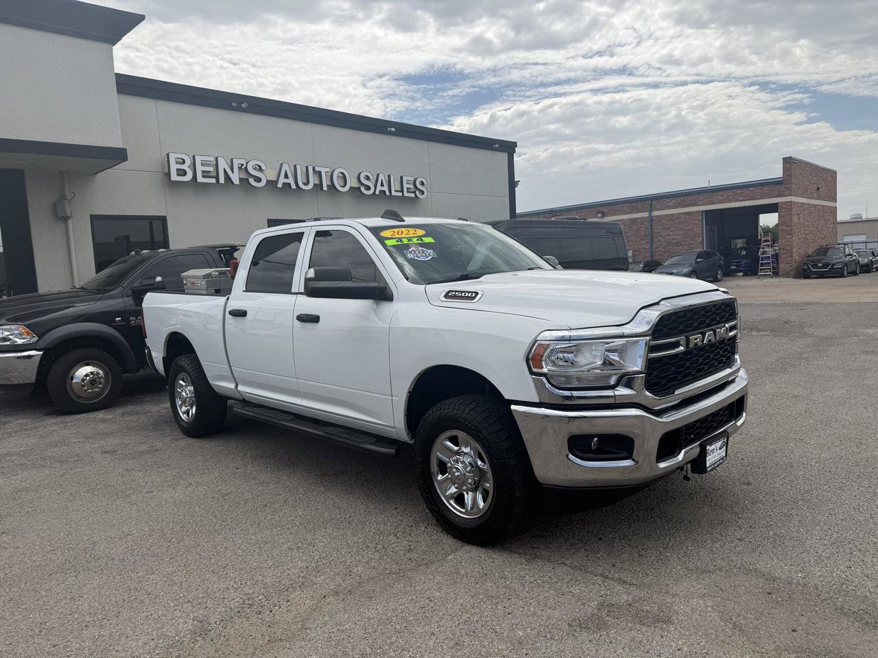Used 2022 RAM 2500 Tradesman w/ Chrome Appearance Group AWD/4WD image 4