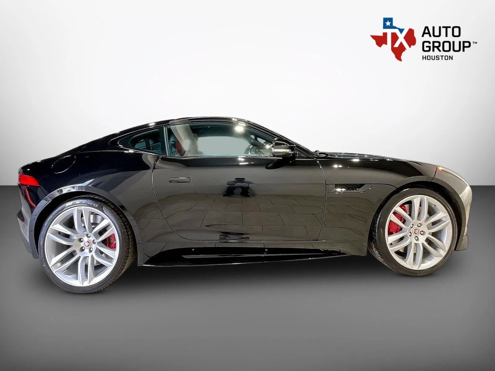 Used 2017 Jaguar F-TYPE R AWD/4WD image 9