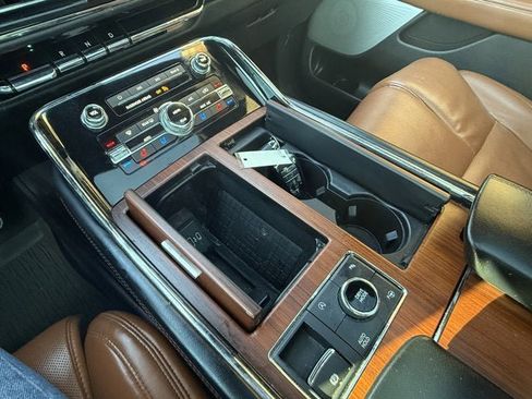 Used 2020 Lincoln Navigator Reserve w/ Luxury Package image 30