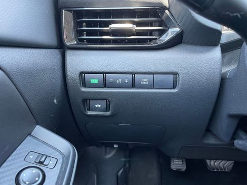 Used 2025 Nissan Sentra SV FWD image 12