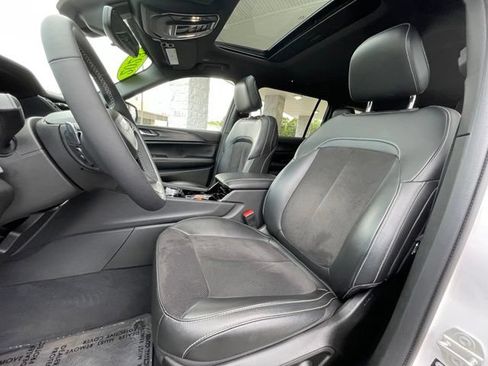 Used 2023 Jeep Grand Cherokee L Altitude AWD/4WD image 12