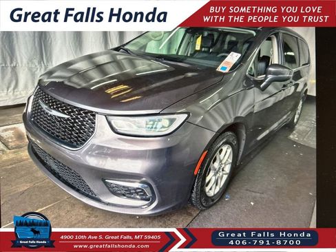 Used 2023 Chrysler Pacifica Touring-L FWD image 2