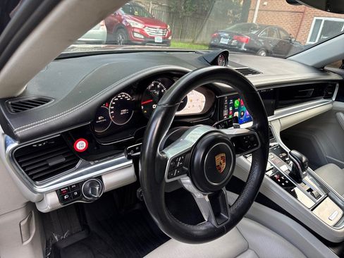 Used 2018 Porsche Panamera 4 AWD/4WD image 18