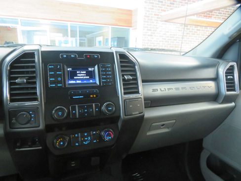 Used 2019 Ford F250 XLT w/ FX4 Off-Road Package AWD/4WD image 35