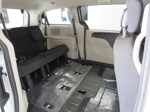 Used 2019 Dodge Grand Caravan SE image 11