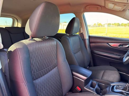 Used 2018 Nissan Rogue SV w/ Premium Package AWD/4WD image 32