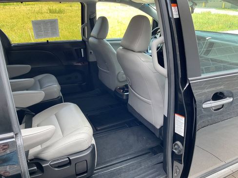 Used 2016 Toyota Sienna Limited w/ Protection Package FWD image 50