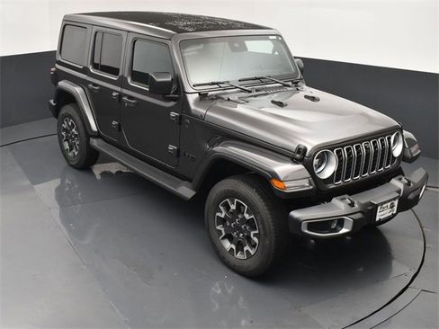 New 2025 Jeep Wrangler Sahara image 13