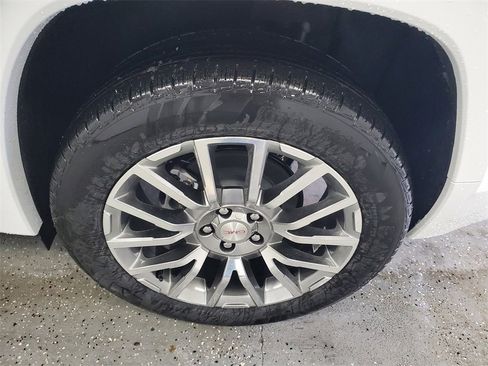 New 2026 GMC Terrain Denali w/ LPO, Black Badging Package image 30