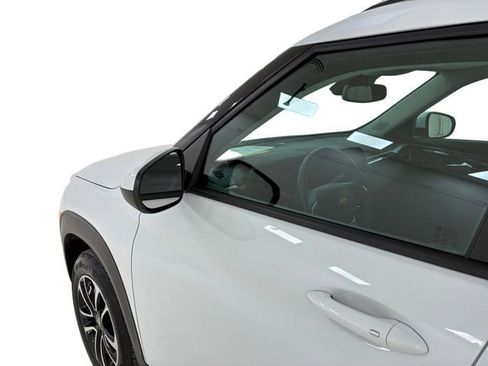 Used 2025 Chevrolet TrailBlazer LT w/ Convenience Package image 10