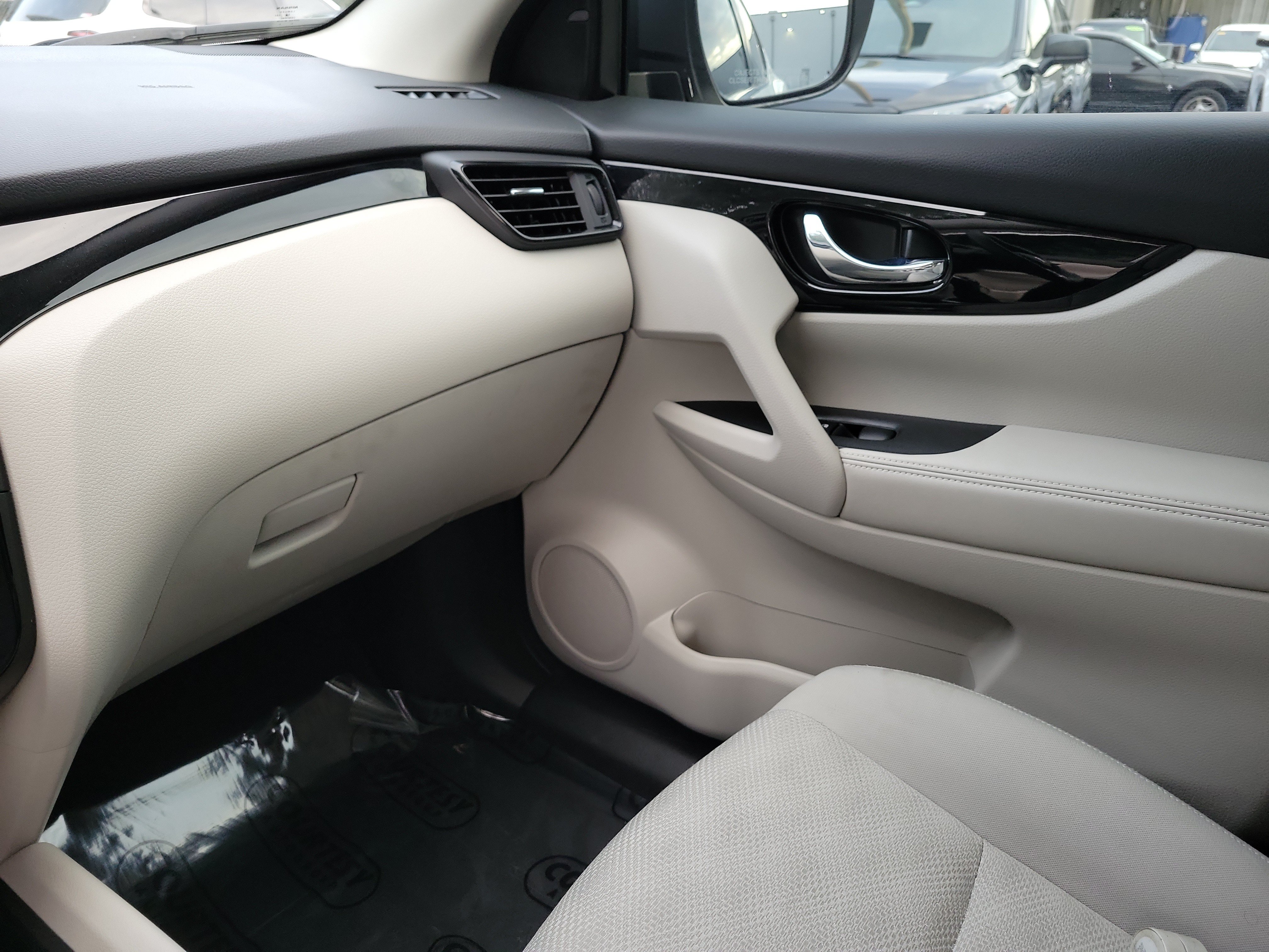 Used 2020 Nissan Rogue Sport SV FWD image 45