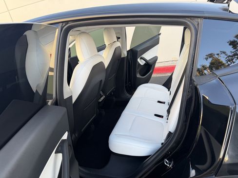 Used 2022 Tesla Model Y Performance AWD/4WD image 15