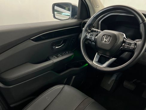 Used 2025 Honda Pilot Touring image 12