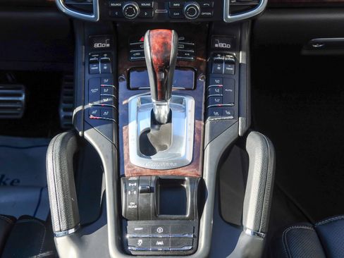 Used 2015 Porsche Cayenne S image 20