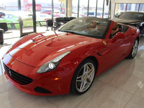 Used 2016 Ferrari California T RWD image 8
