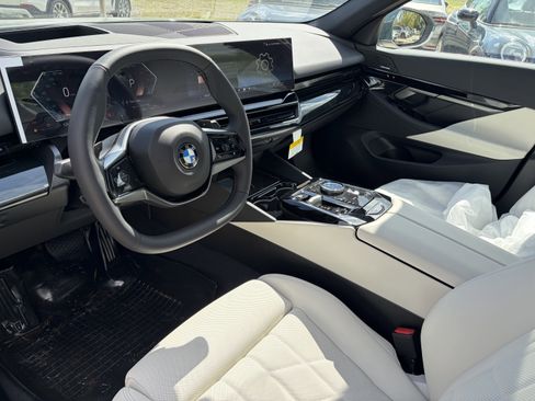 New 2026 BMW 530i xDrive w/ Premium Package AWD/4WD image 10