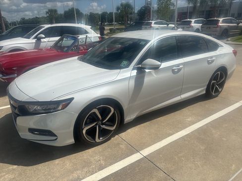 Used 2018 Honda Accord Sport image 2