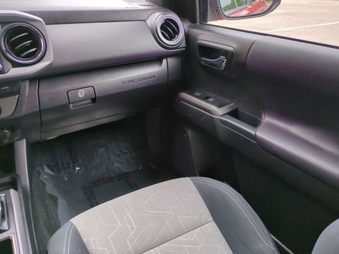Used 2023 Toyota Tacoma TRD Sport AWD/4WD image 17
