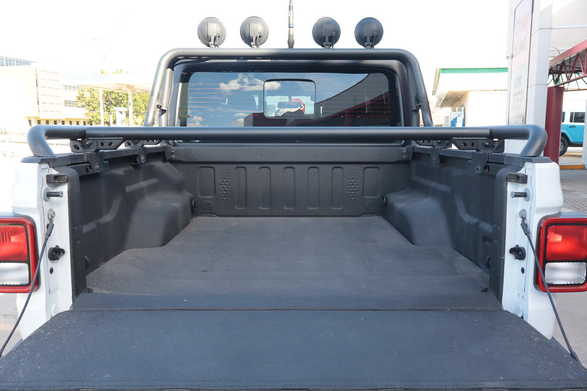 Used 2023 Jeep Gladiator Sport AWD/4WD image 16