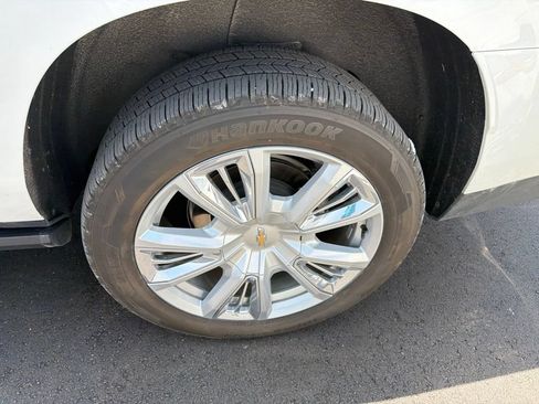 Used 2023 Chevrolet Suburban High Country w/ Premium Package 2 AWD/4WD image 5