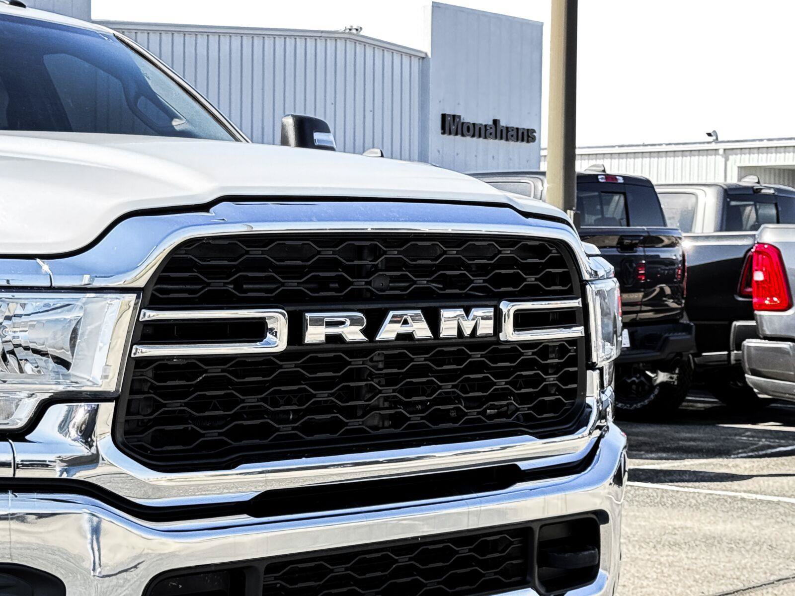 Used 2024 RAM 2500 Tradesman w/ Chrome Appearance Group AWD/4WD image 7